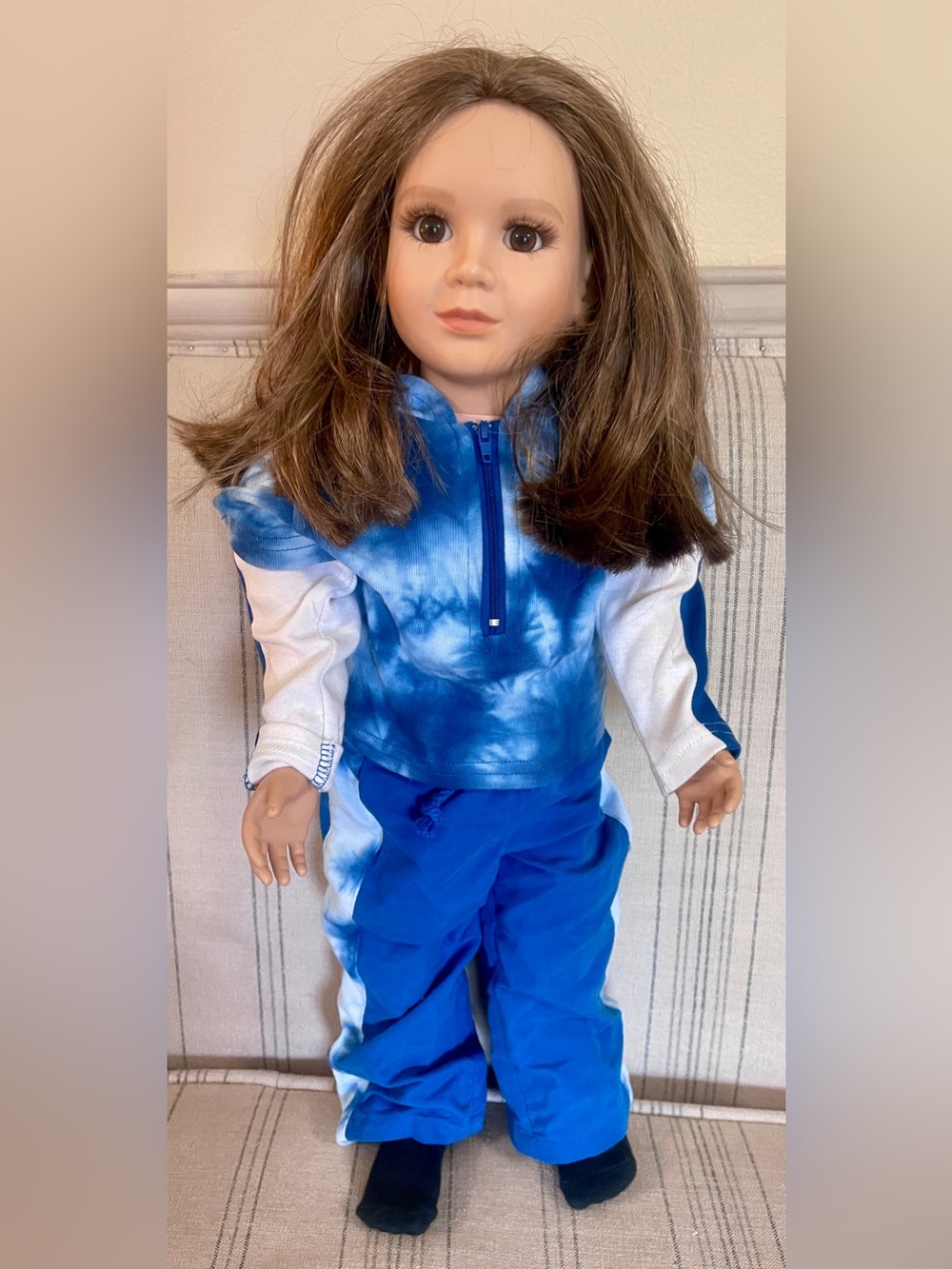 MY TWINN 2001 23-Inch Doll Lt Brown Hair Brown Eyes w/Original Track Suit